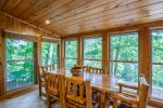 River Dream Lodge: Sunroom`s Dining Area